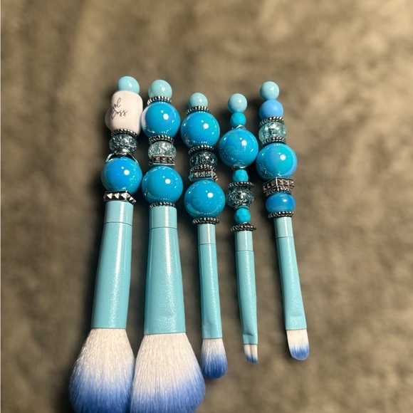 HOST PICK 5 pieces Aqua Blue Beaded Make-up Brushes - Picture 9 of 9